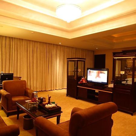 Forla Hotel Дунгуань Экстерьер фото