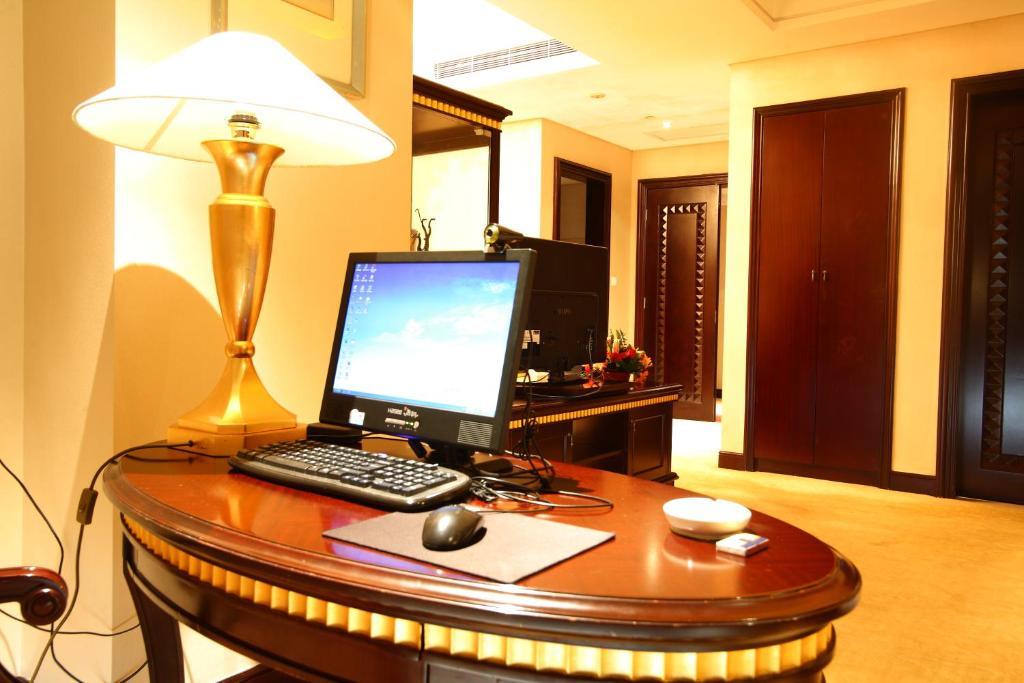 Forla Hotel Дунгуань Экстерьер фото